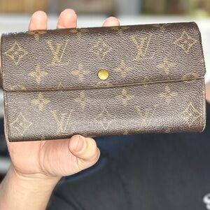 LV MONO SARAH WALLET